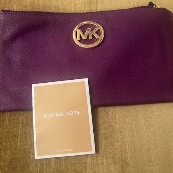 NWOT Violet Michael Kors wristlet - Picture 6 of 6